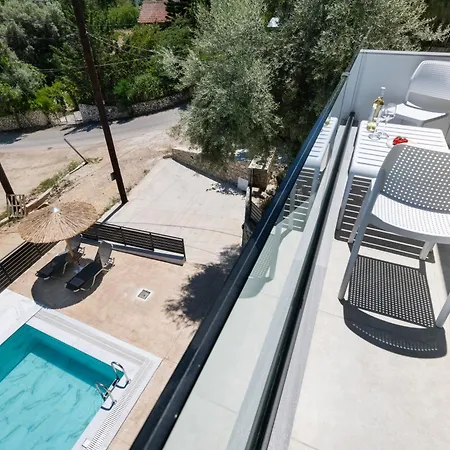 Poseidon Sea View Maisonette With Pool Νικιάνα